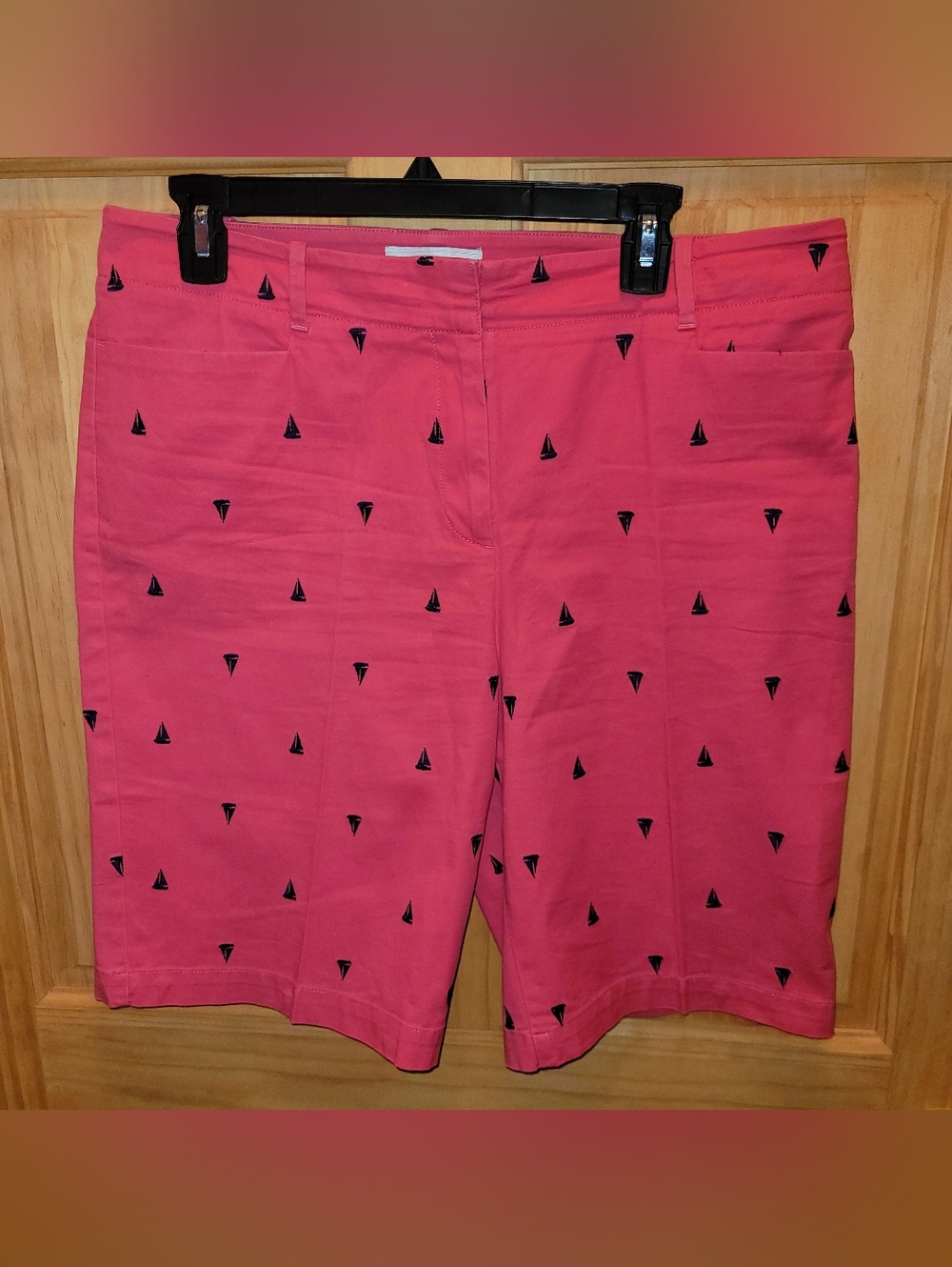Womens Talbots Coral Bermuda Shorts with Navy Accents. Size 12
